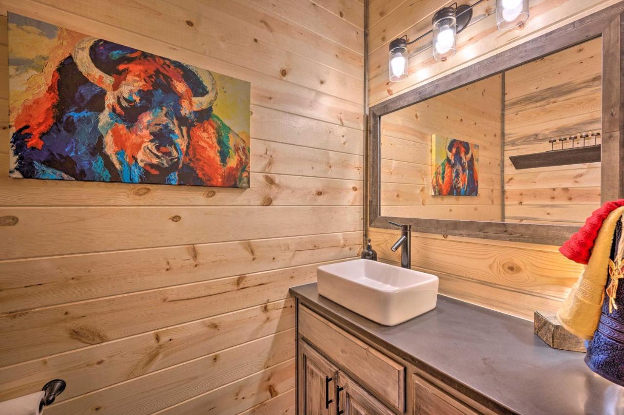 Luxury Cabin In The Woods With Hot Tub And Yard Games! 布罗肯鲍 外观 照片
