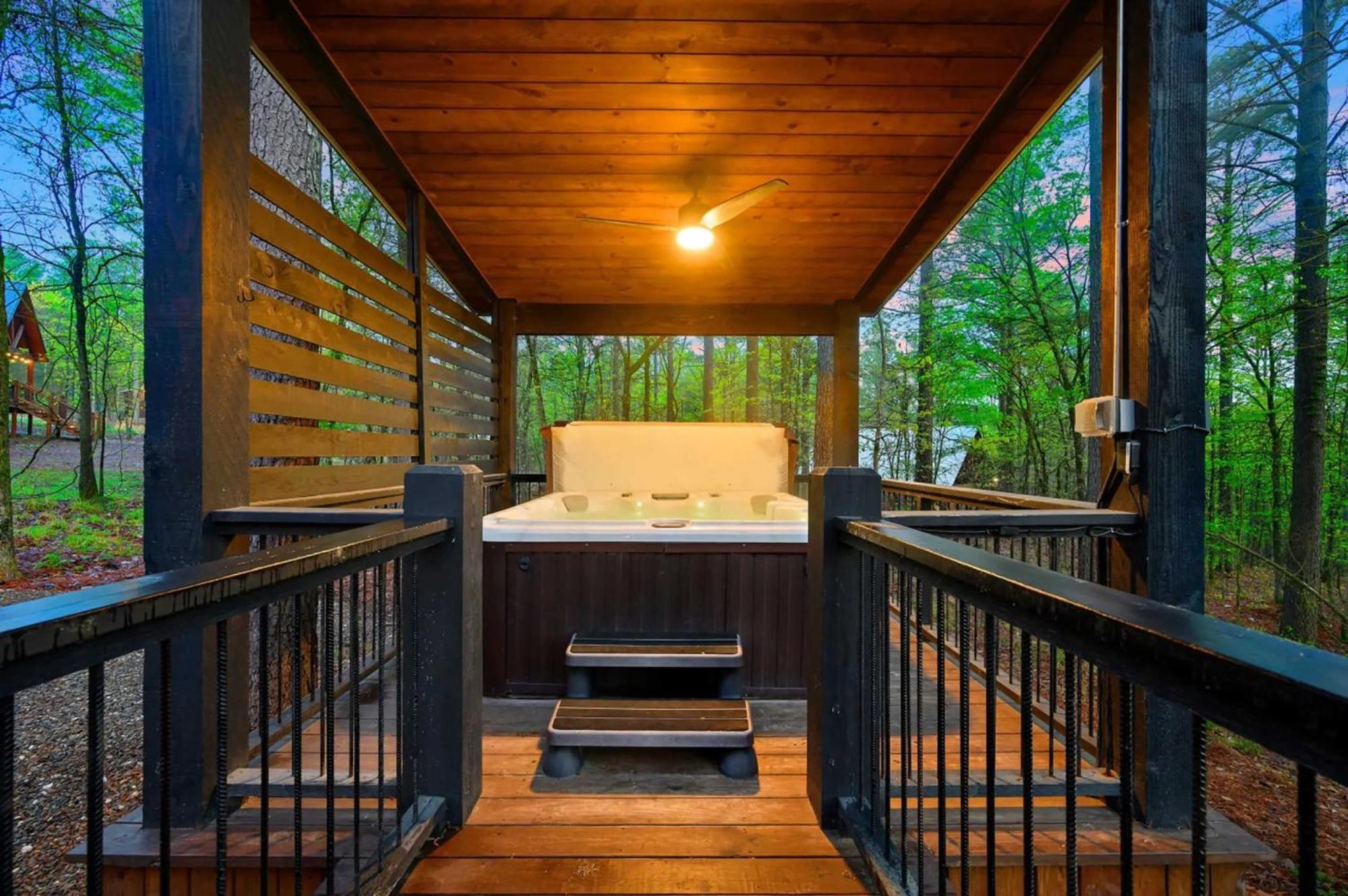 Luxury Cabin In The Woods With Hot Tub And Yard Games! 布罗肯鲍 外观 照片